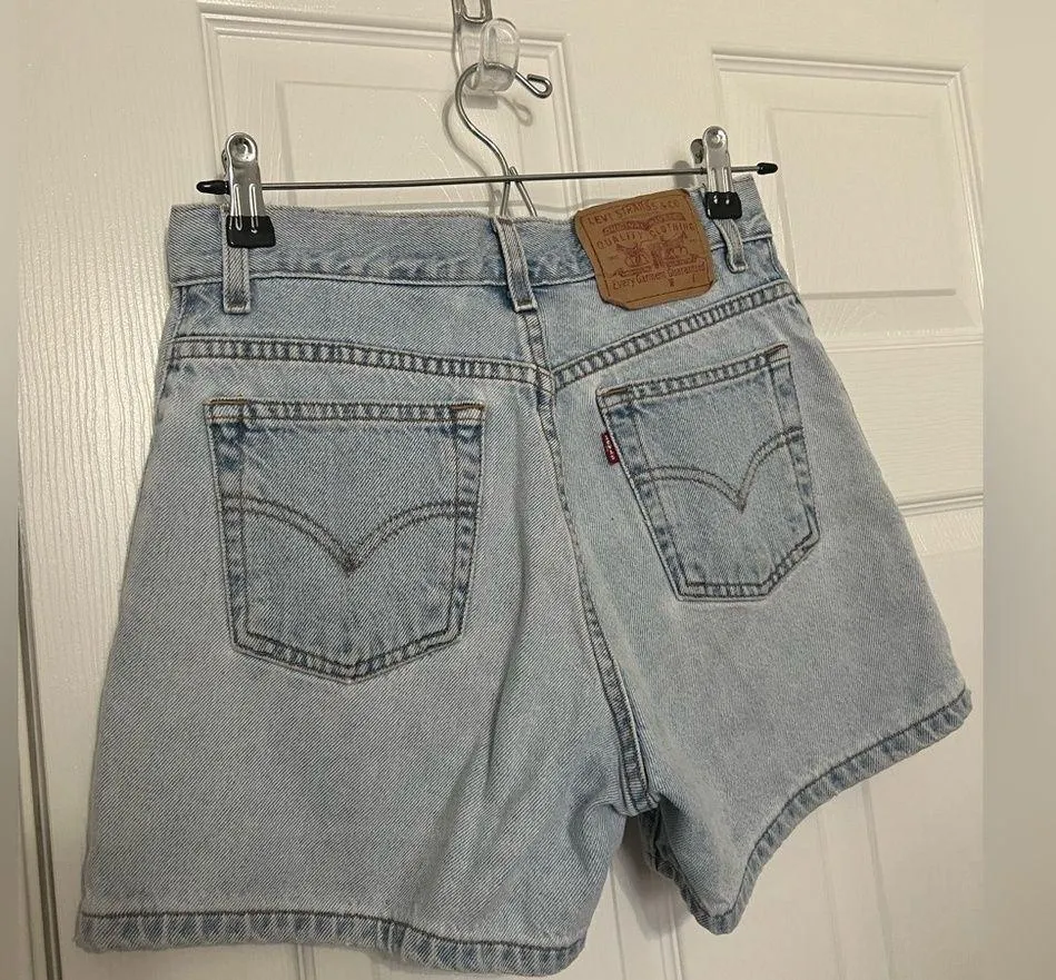 Vintage  light wash shorts - Image 8
