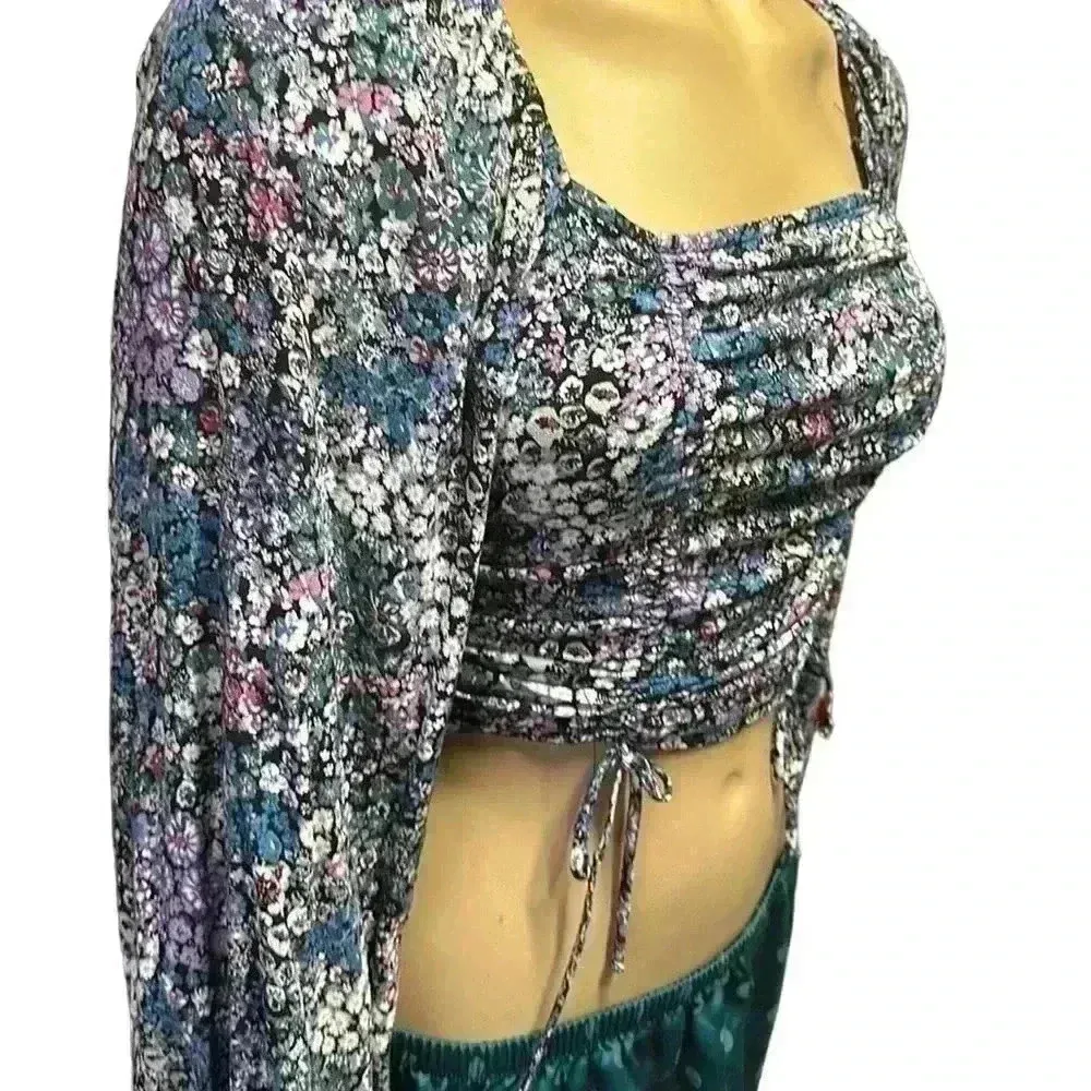 Wild Fable floral long sleeve crop top - Image 3