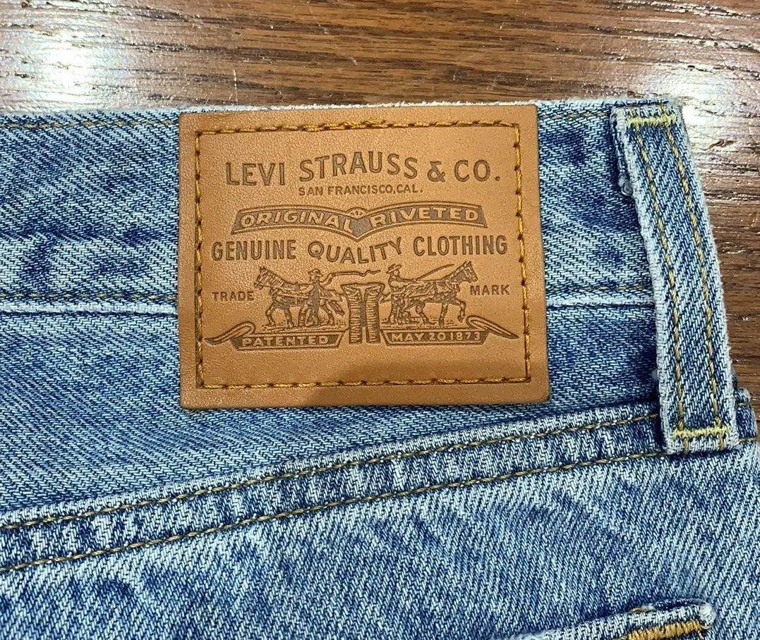 Levi’s NWT  Wedgie Straight Jeans - Image 3