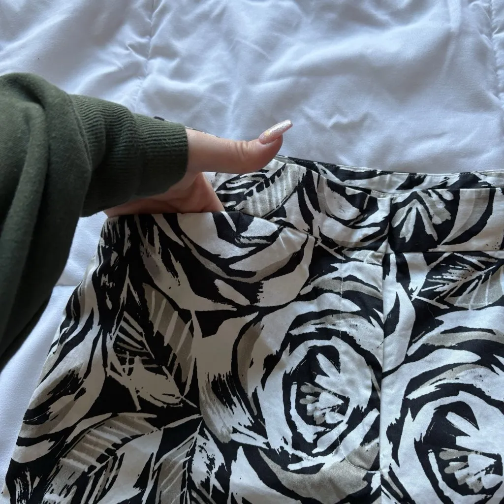 Tyler Boe Womens Size 10 Black Floral Straight Leg Pants Pockets Office City - Image 2