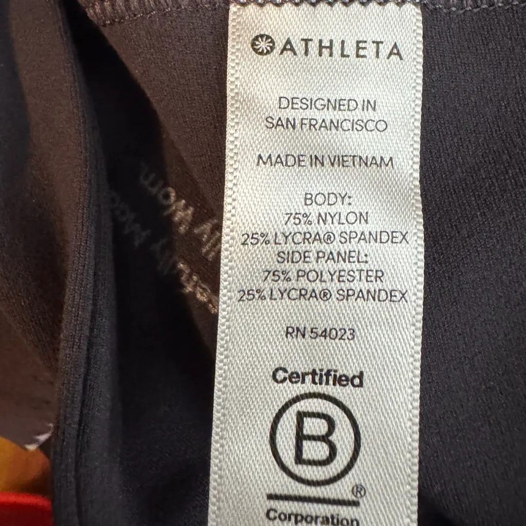 Athleta Elation Scallop Capri Yoga Workout Gray Pink Spring Night Size S - Image 9