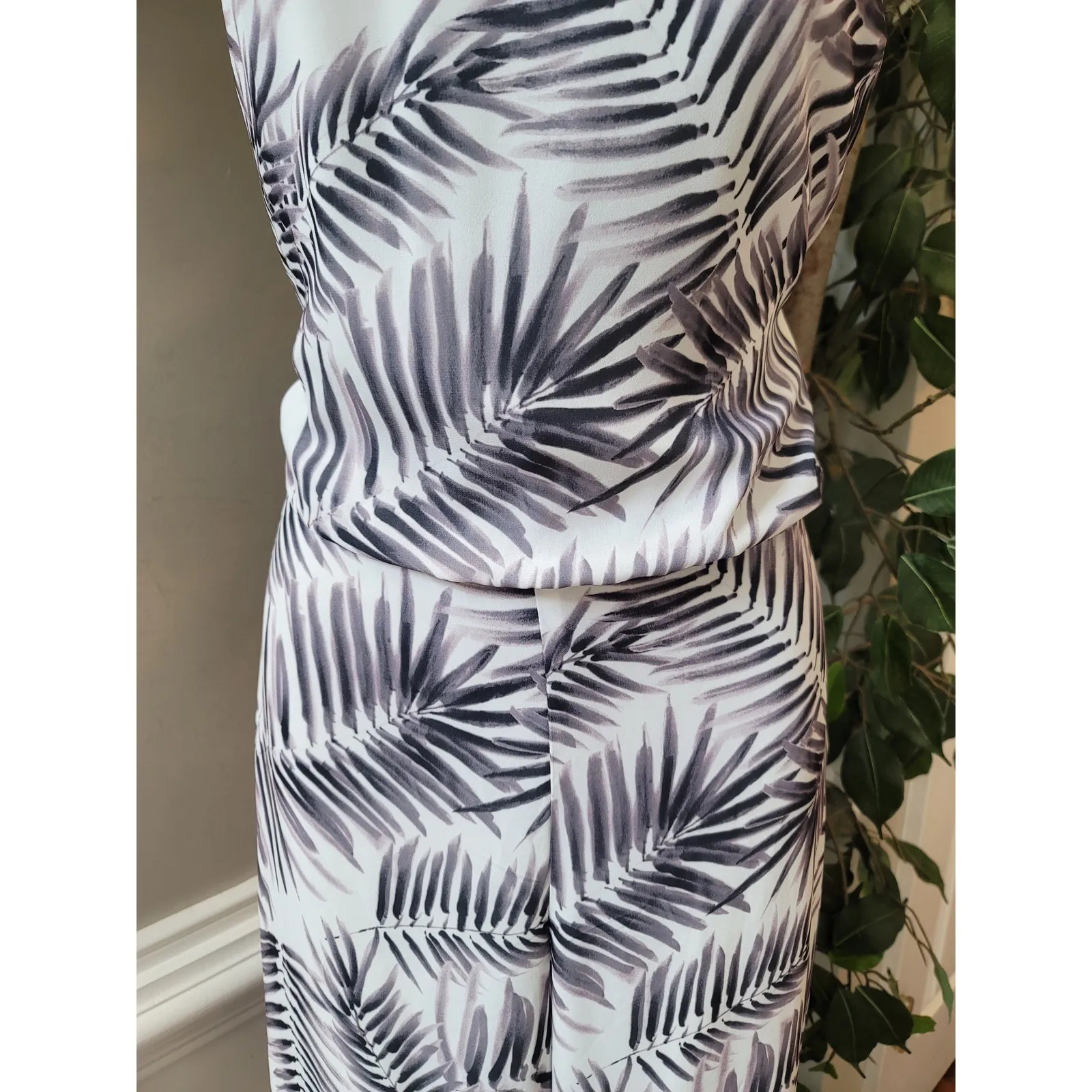 Sam Edelman One Shoulder Romper Women Size 4 White Black Leaf Print Elegant - Image 6