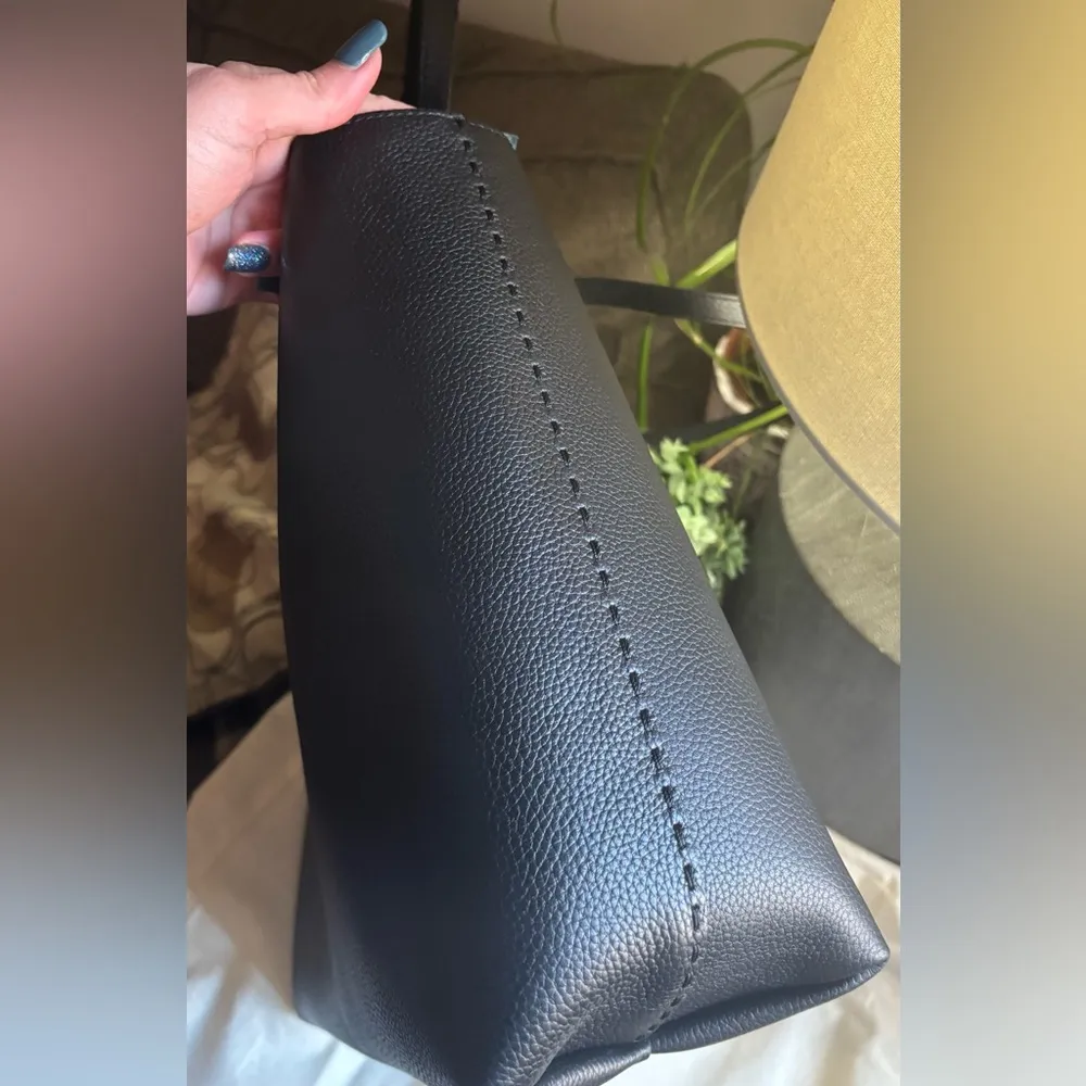 Authentic TORY BURCH LEATHER Logo stiches  Lg Tote - Image 9