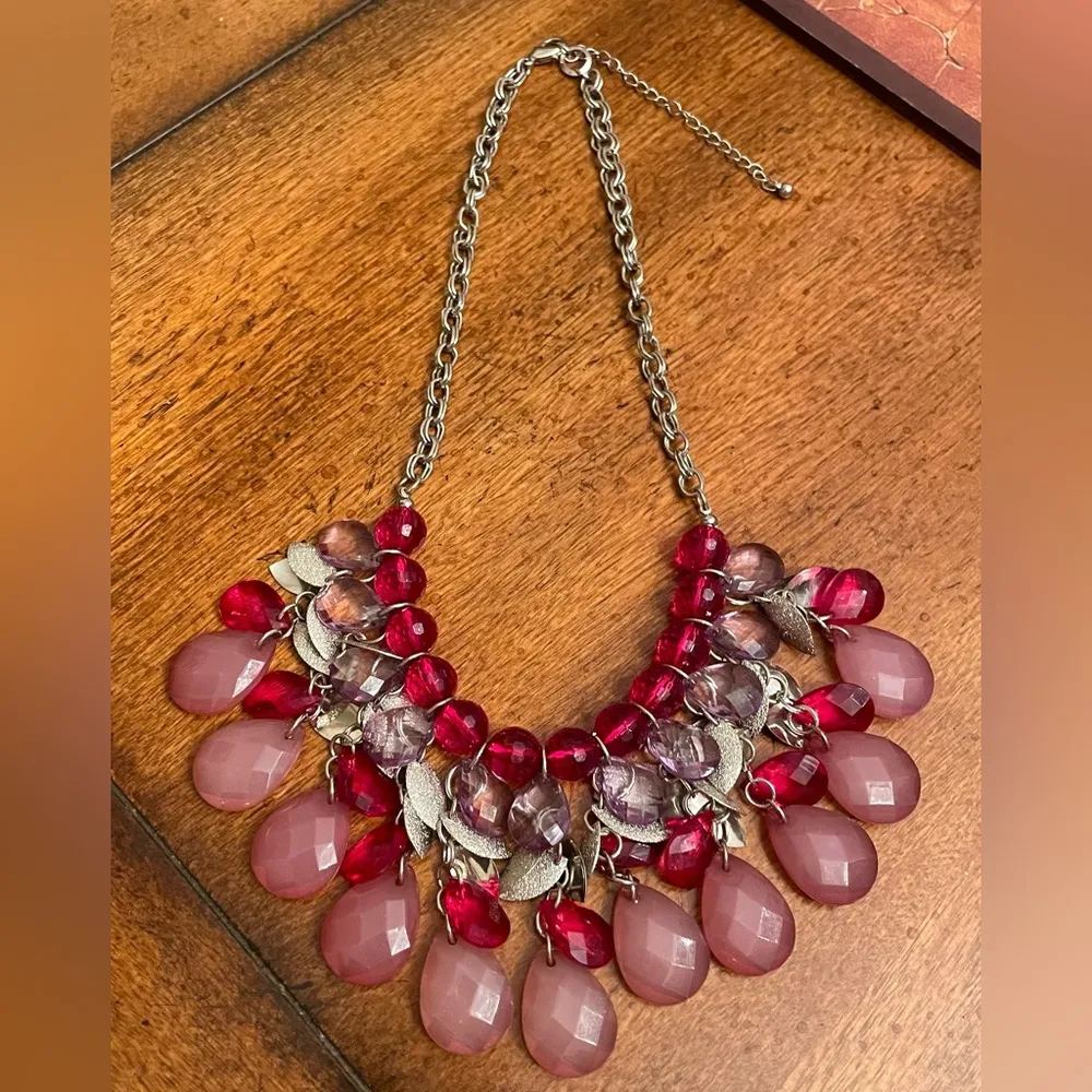 Pink Tear Drop Rhinestones & Silver Leaves Silver Tone Statement Chunky Necklace - Image 3