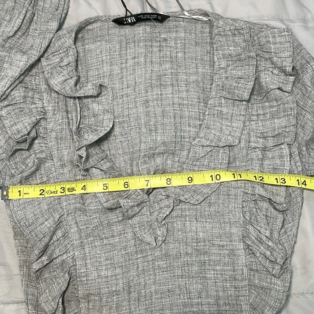 Plunging V-neck ruffled crop top with long peasant cuffed sleeve elastic viscose - Image 6