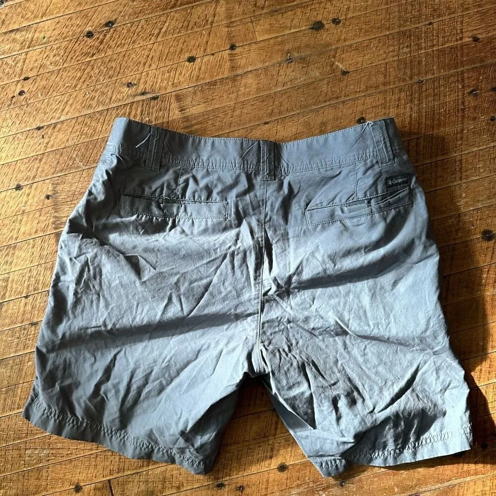 Columbia gray gorpcore size 32 normcore longer length shorts - Image 4