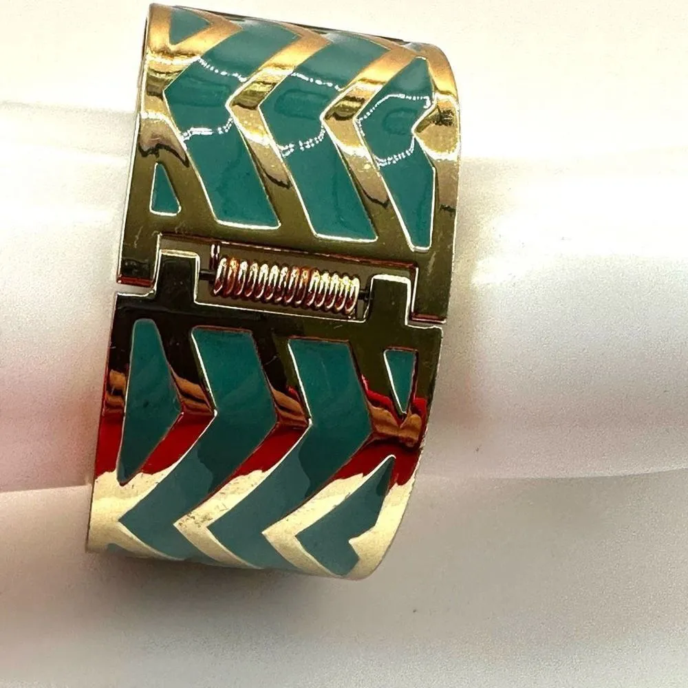 Green and gold tone watch bangle bracelet - Image 2