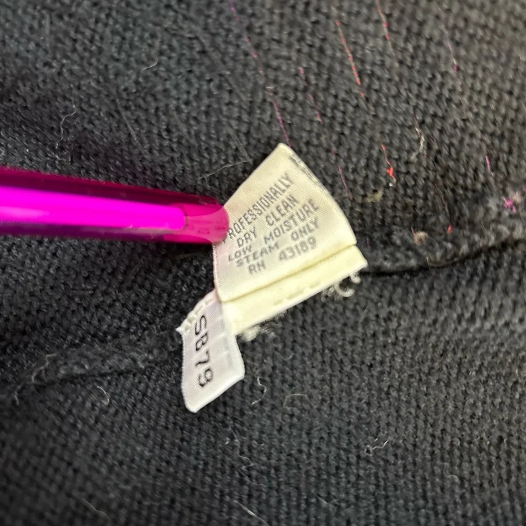 Vintage Black and Red Floral Embroidered Cardigan beaded size large? - Image 6