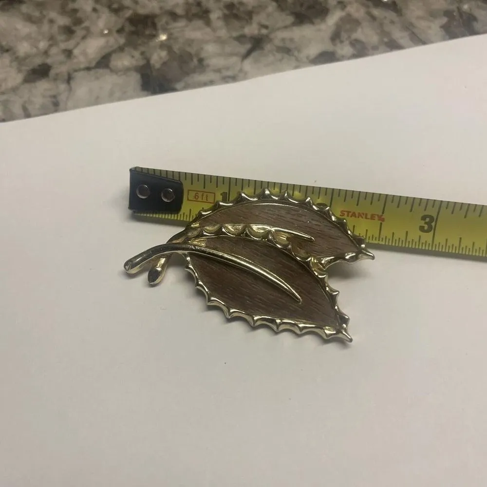 Vintage Sarah Coventry Leaf Wood & Gold Tone Pin Brooch Pin Leaves - Image 3