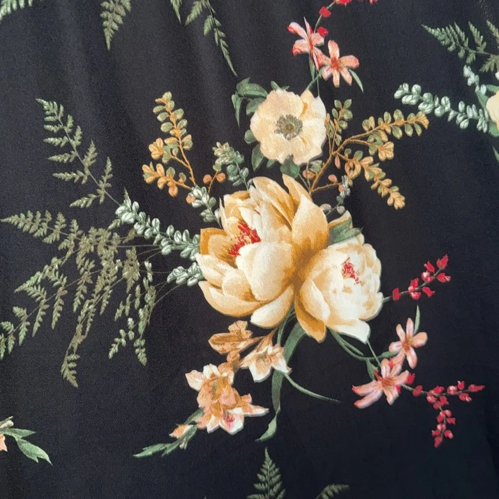 Forever 21  Black Floral Kimono Robe by Iris new small pockets - Image 4