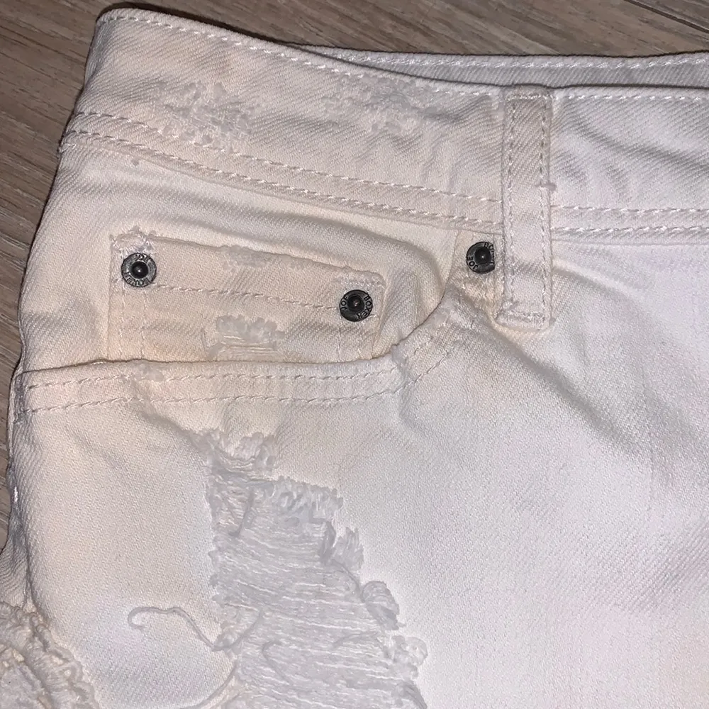 Joe Boxer white lace lightly distressed summer denim shorts - Image 3