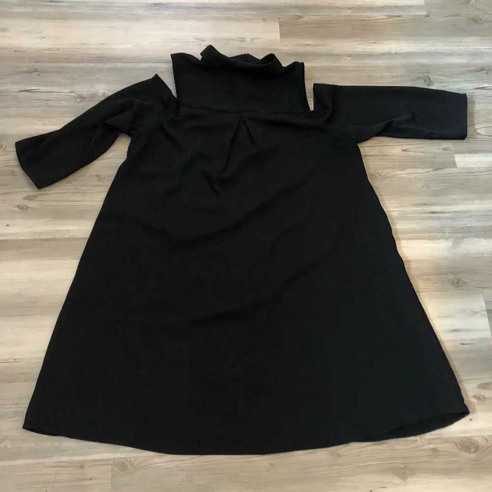 Alafani Size 10 Cold Shoulder Button down Dress with Collar - Image 3
