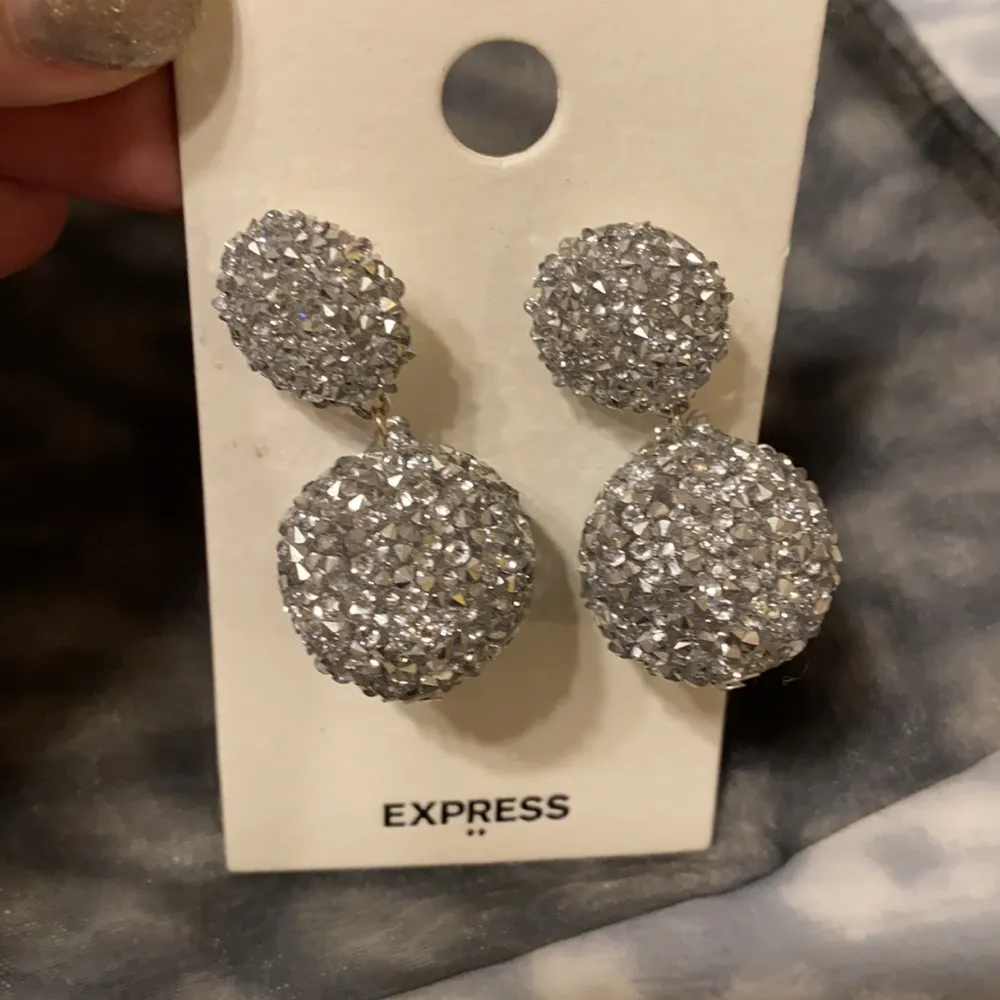 NWT Express sparkly silver drop earrings - Image 2