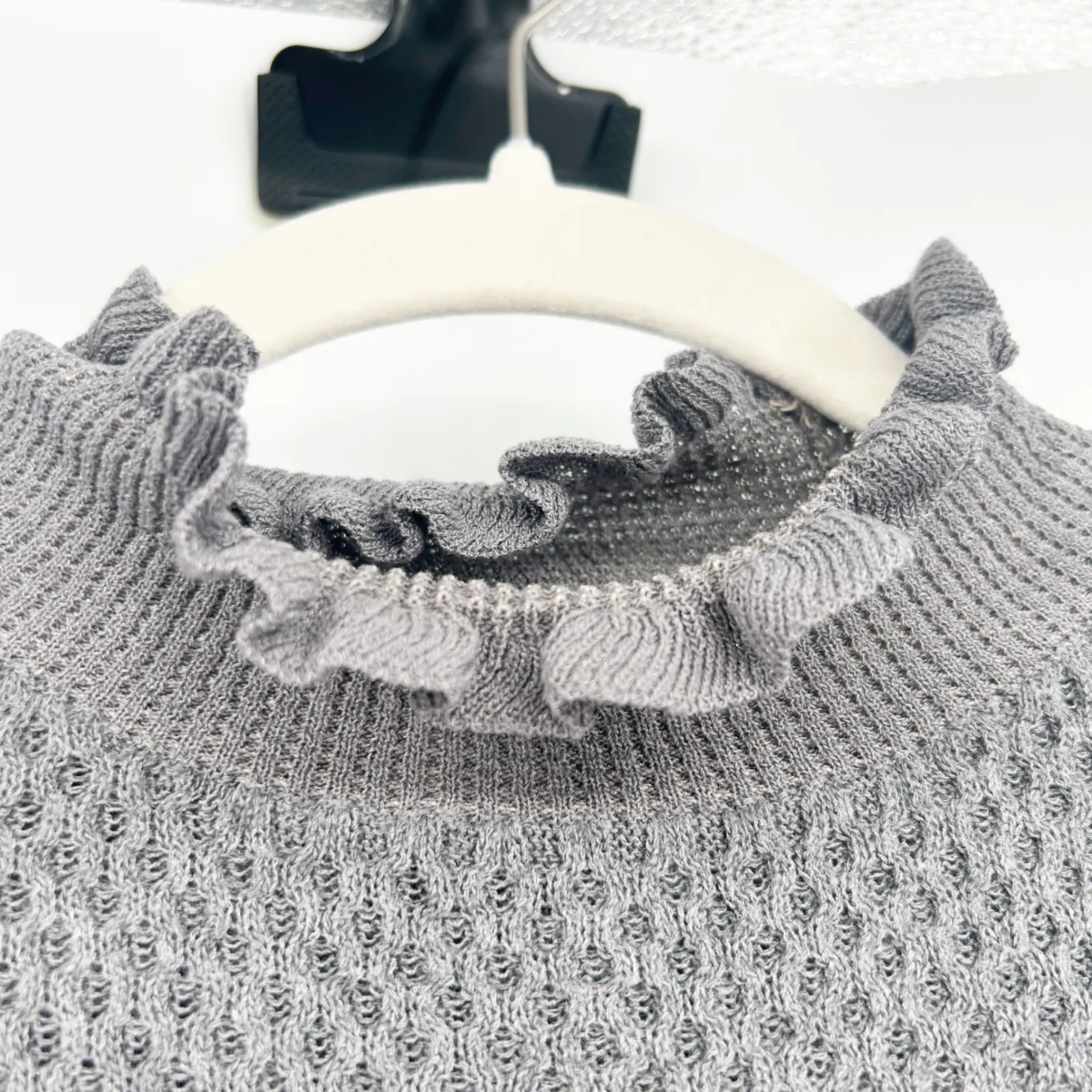 TULAROSA Womens Jessa Mock Neck Ruffle Trim Sleeveless Knit Top Size S Gray - Image 4