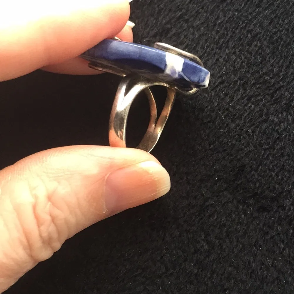 Blue and white stone ring Size 6 - Image 7