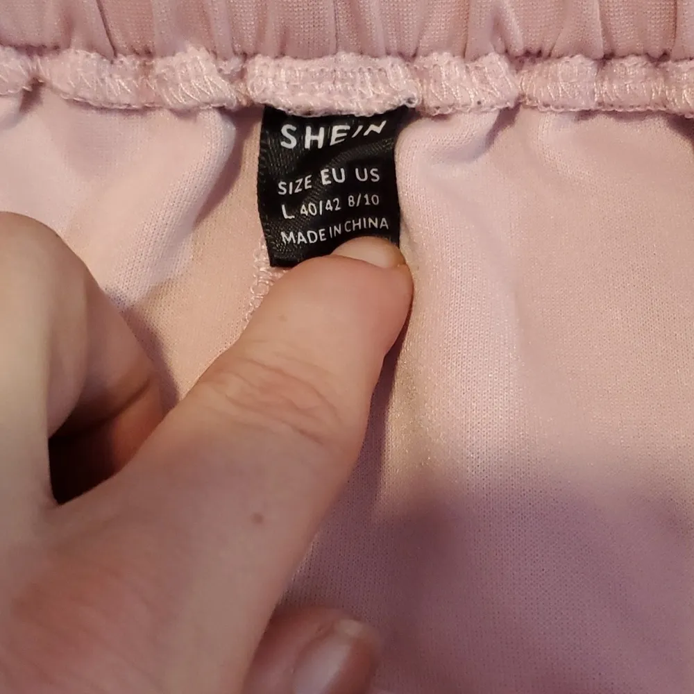 🐻     Shein Pink Shorts Size L - Image 2