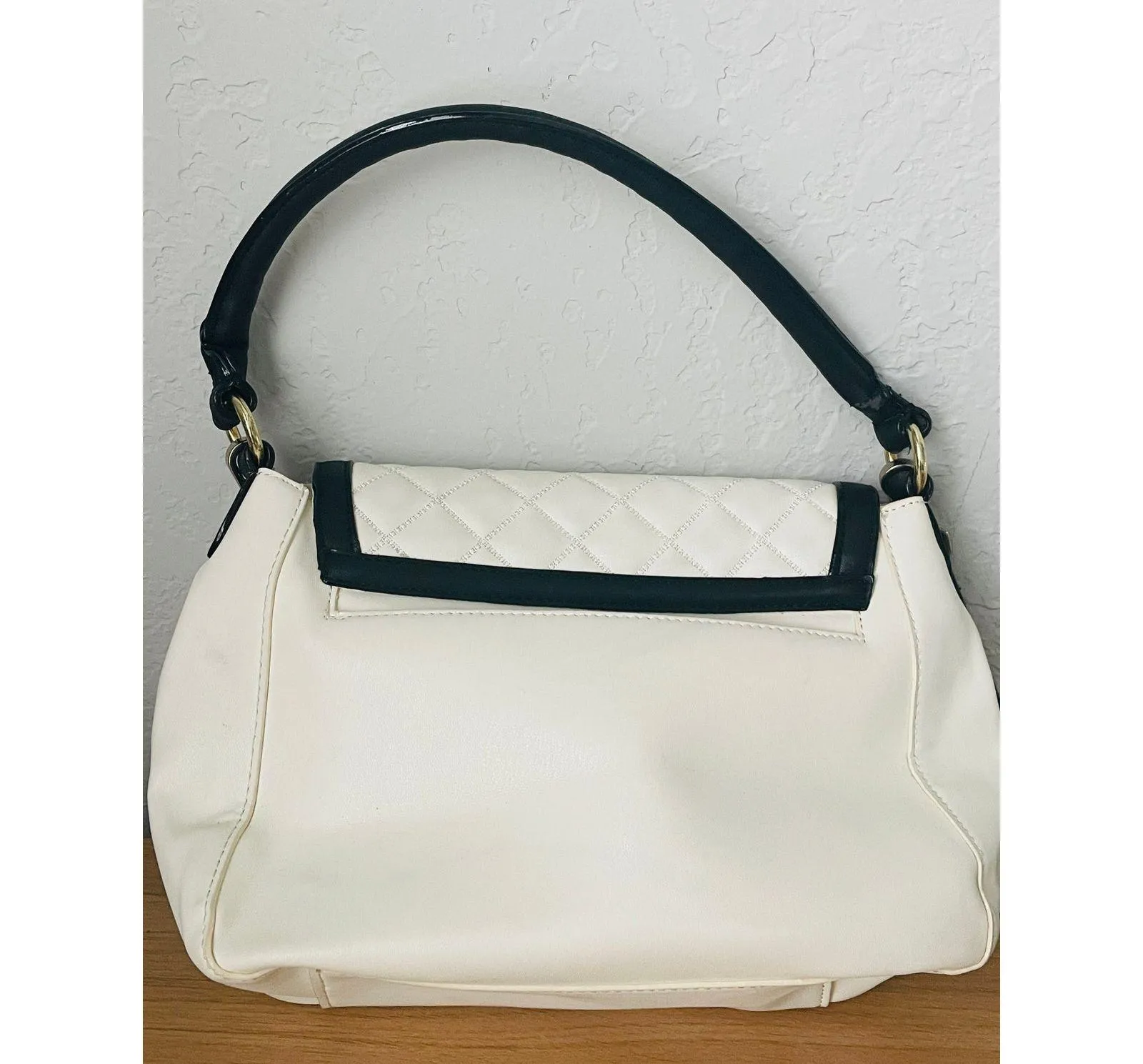 Liz Claiborne Cream Quilted Flap Satchel Bag Black Trim - Image 4
