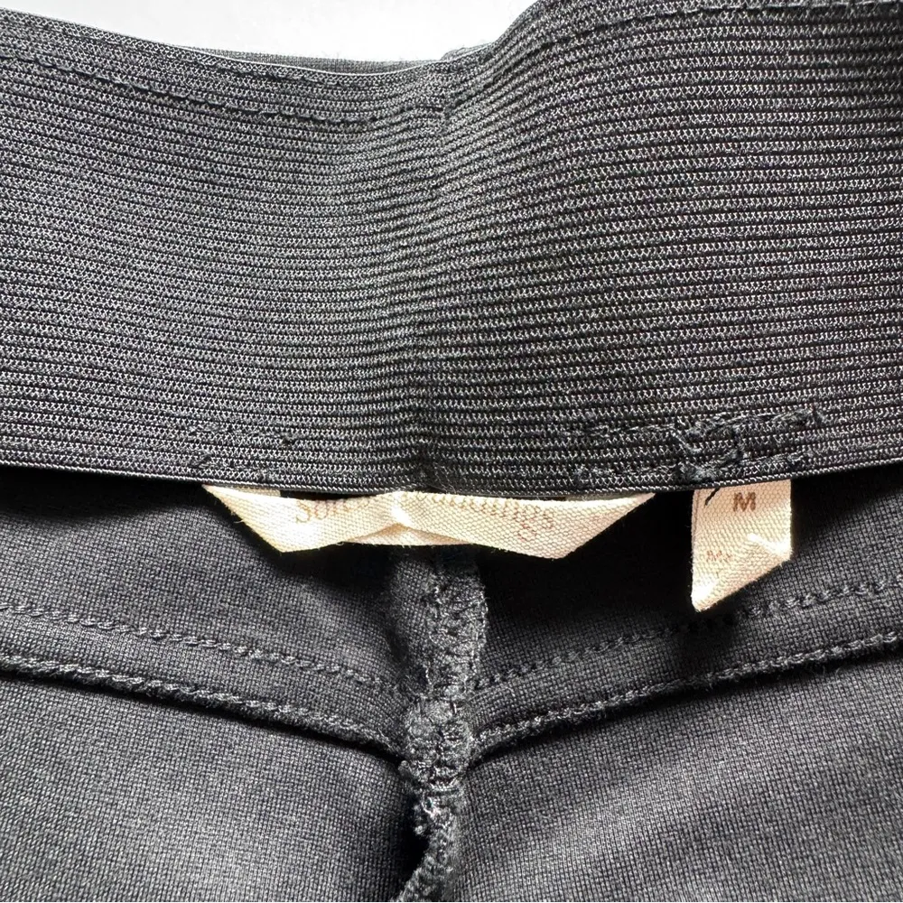 Soft Surroundings SoftEssential Ponte Leggings Black Rose Foil Size Medium - Image 5