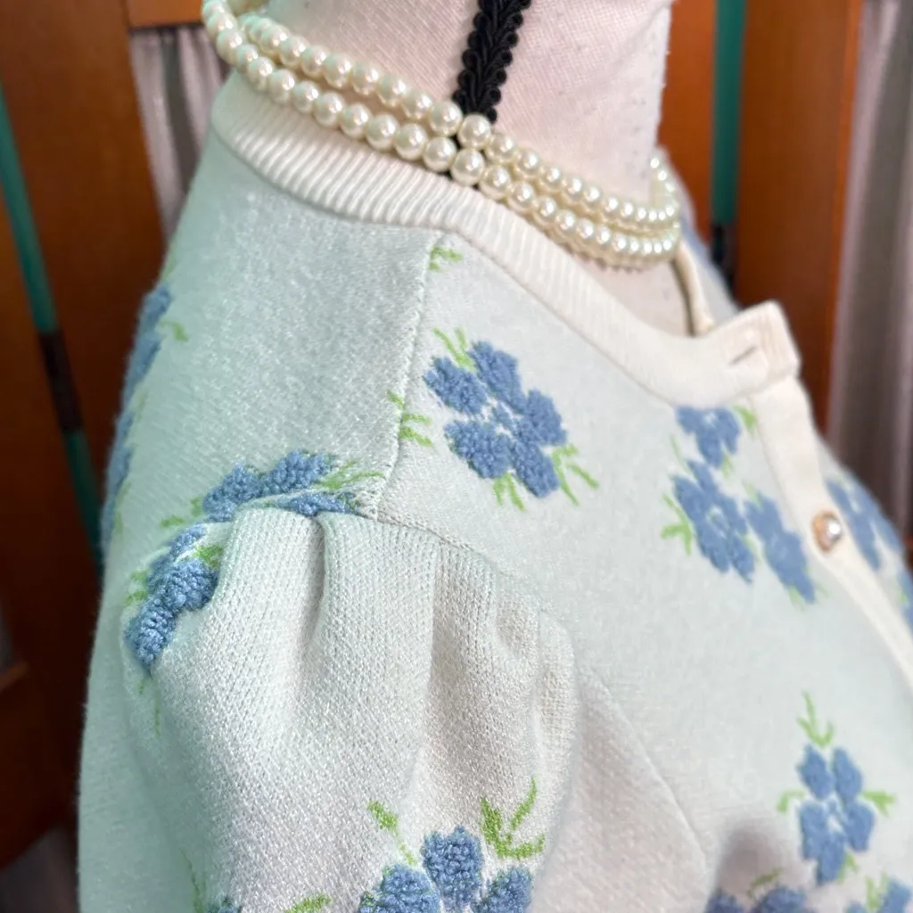 Forward Young Contemporary Chic White Cardigan with Blue Floral Pattern Size L - Image 5