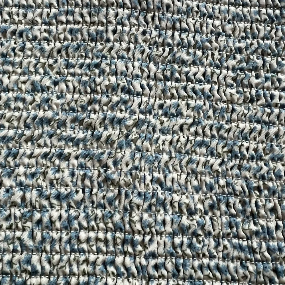 Paper Crane Floral Blue Smocked Puff Sleeve Crop Top - Image 3