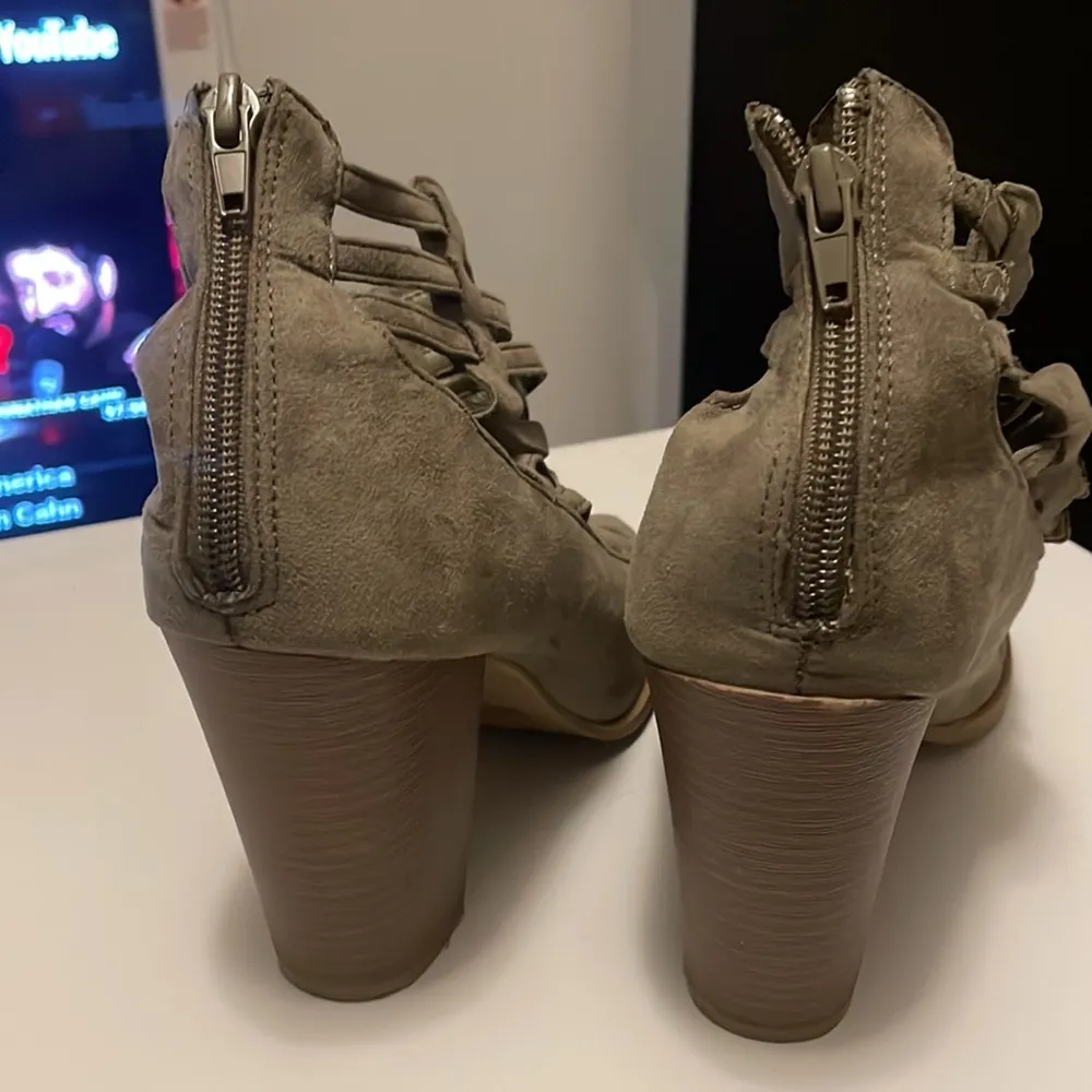 Major sale $16 was $29 Guess Marciano platform heels taupe green caged s… - Image 5