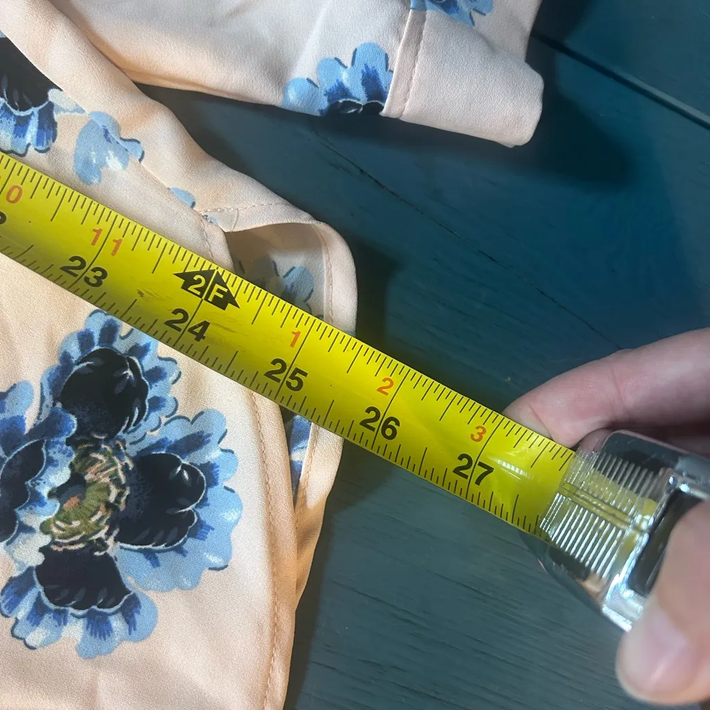 LOFT Light Pink and Blue Floral V-Neck Blouse | Women’s Size XL - Image 7