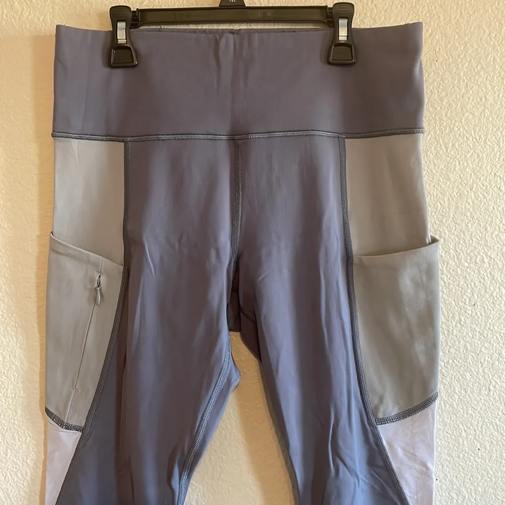 Athleta Color Block All In 7/8‎ Tight size medium - Image 2