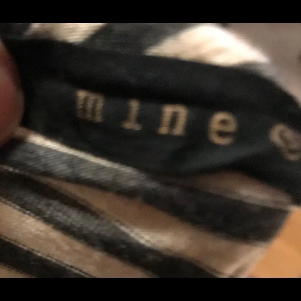 Ultra Crop Striped Daisy Appliqué Tee Top Size Small Beige Black - Image 12