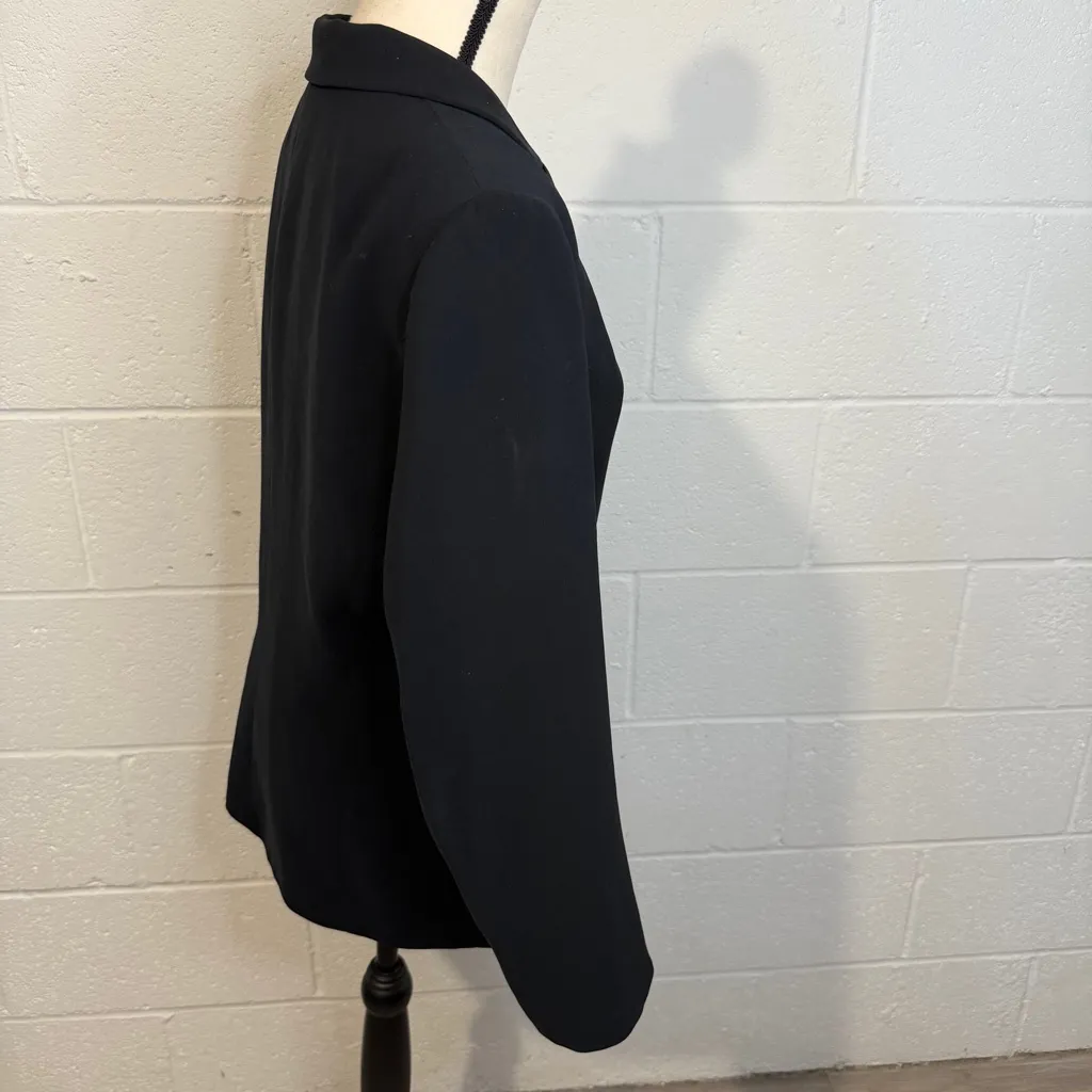 Kasper Women's Black Blazer Size 10 - Image 2