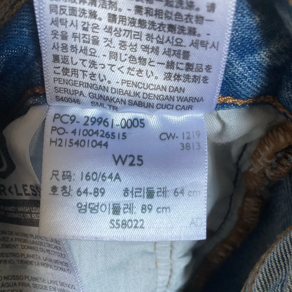 🌸Levi’s 501 Light Wash Distressed Ripped Raw Hem Premium Denim Shorts #O - Image 4