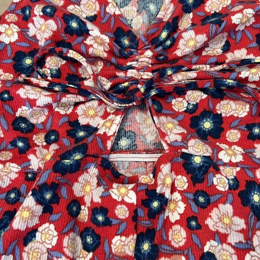 Spoiled szM red/blue flowered romper w/small opening in front & keyhole back GUC Red Size M - Image 5