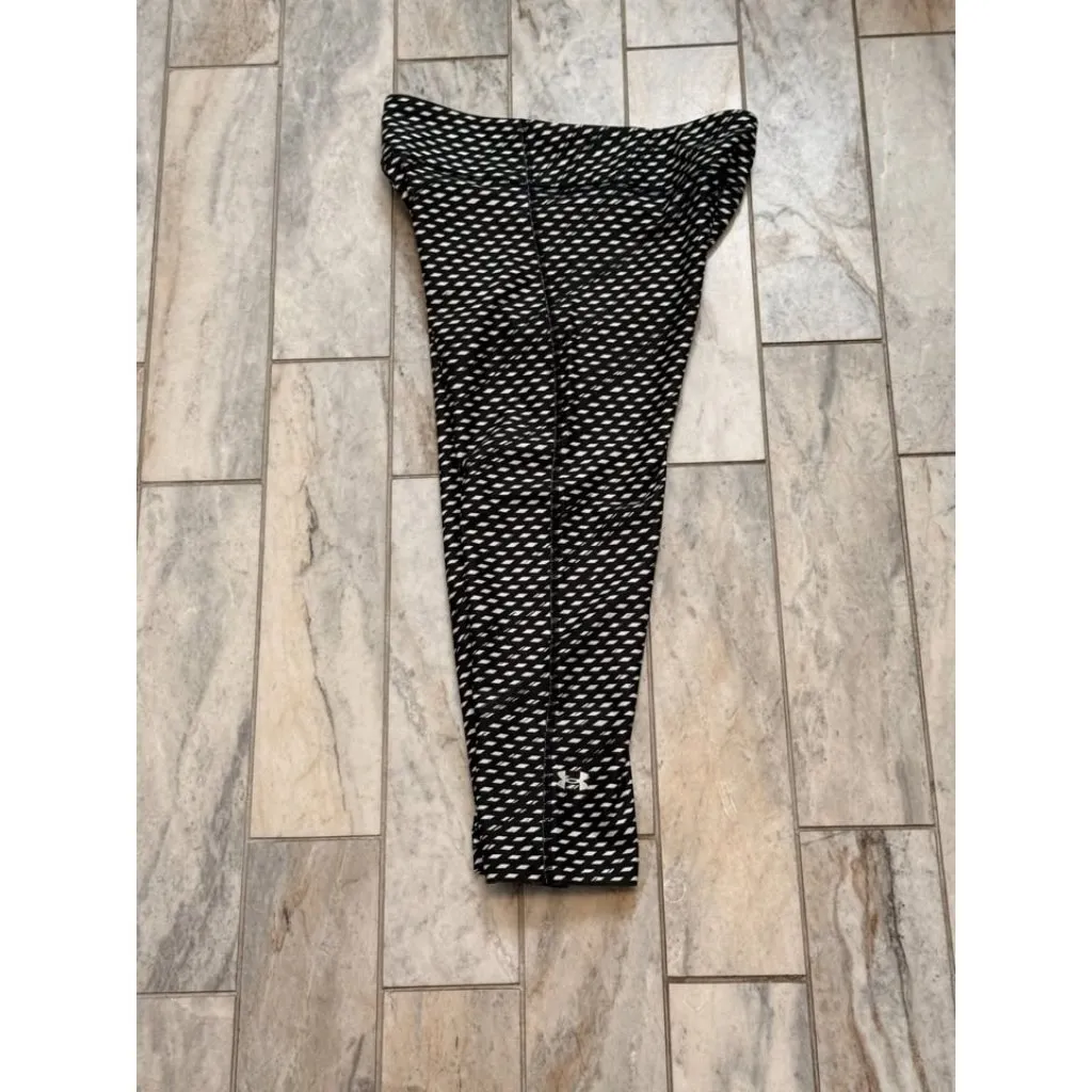 NEW Under Armour women's medium black/white compression cropped Heatgear legging - Image 4