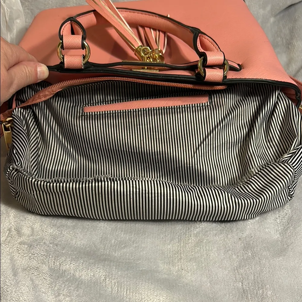 Pink Handbag with Tassel - Image 5