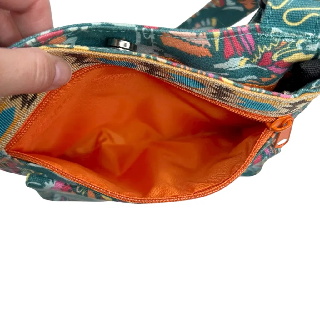 Kavu Keeper Cotton Canvas Crossbody Bag Purse in Sail Dreams Pattern - Image 4