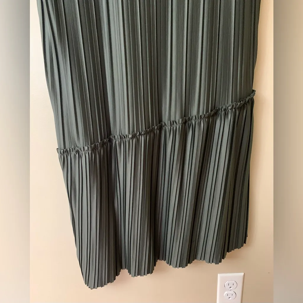 Zara Pleated Shortsleeved MIDI Dress NWT Dark Green - Image 10