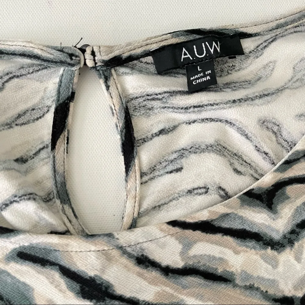 AUW Women’s Short Sleeve Top Size L - Image 6