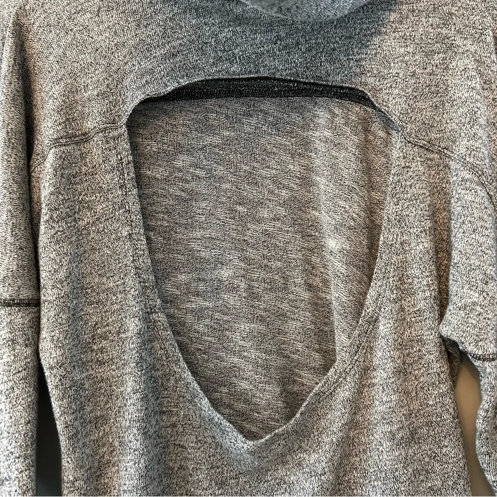 ⭐️Victoria’s Secret PINK gray raglan hoodie with cutout back size small - Image 7