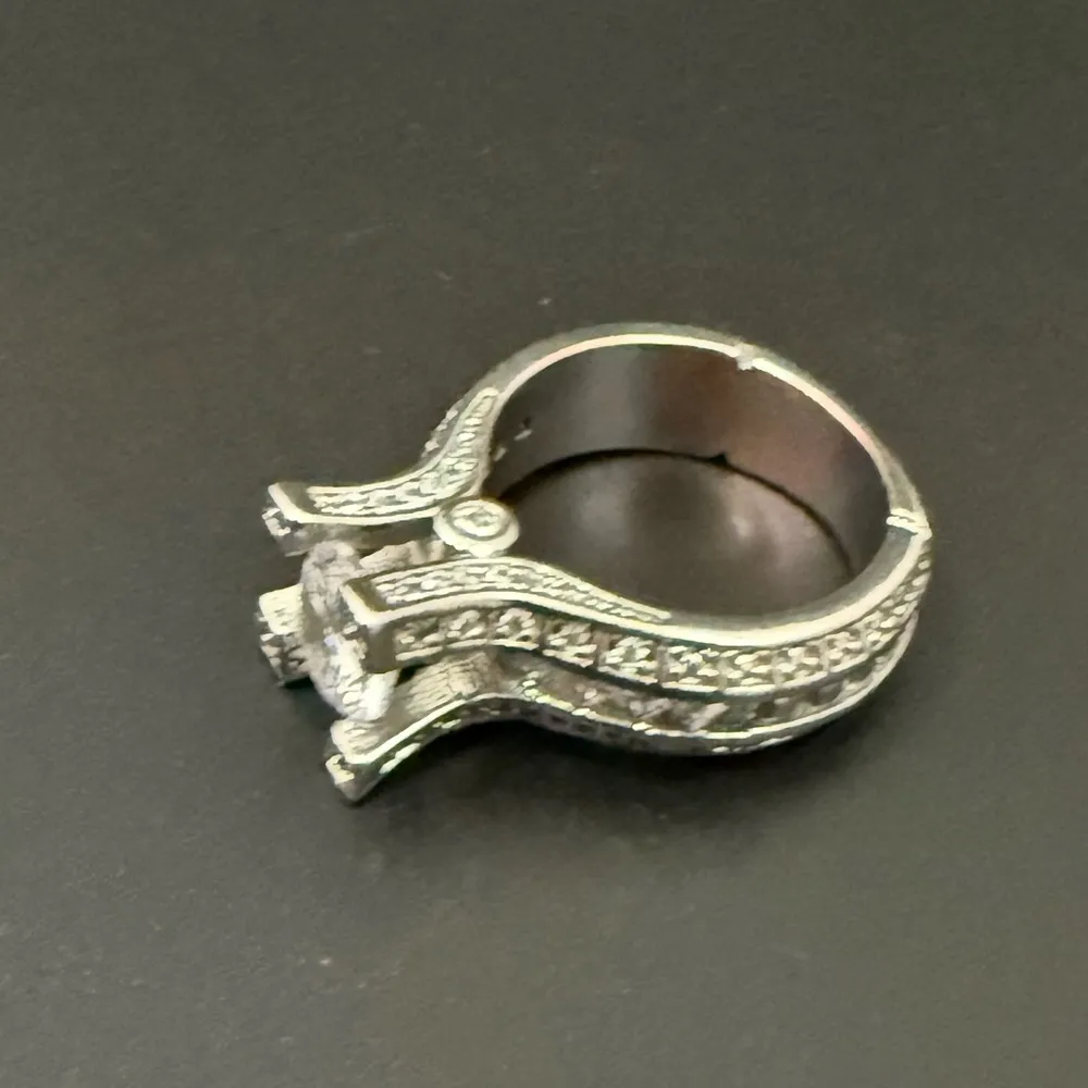 Silver Eiffel Tower CZ Cocktail Ring Size 6 - Image 3