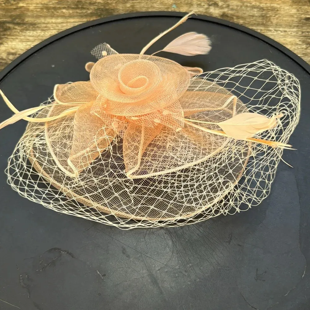 Vintage hat pink / peach color clip on - Image 6