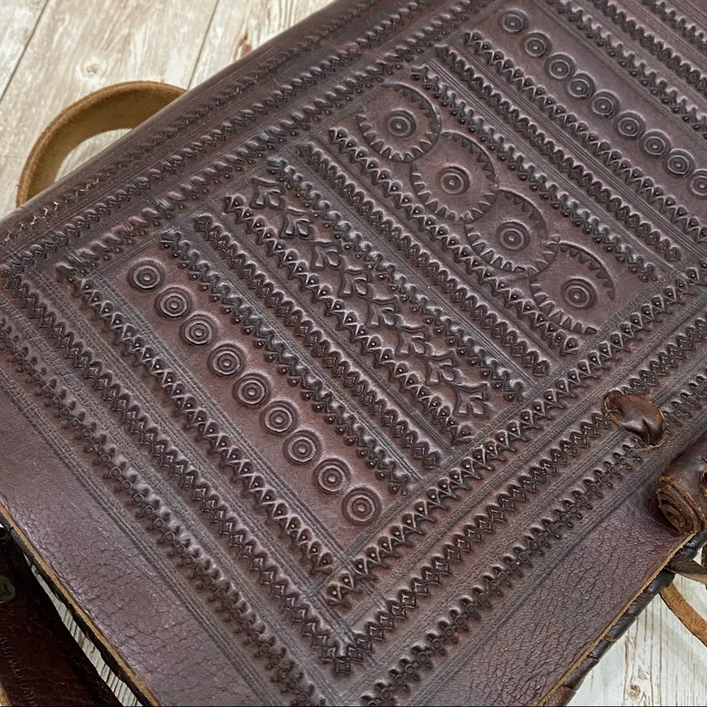 Vintage Hand tooled Embossed Leather Fold Over Crossbody Bag Brown - Image 6