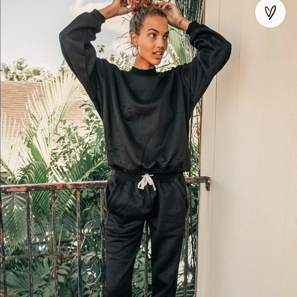 Lulus Best Way to Chill oversized distressed sweatshirt Black - Image 2