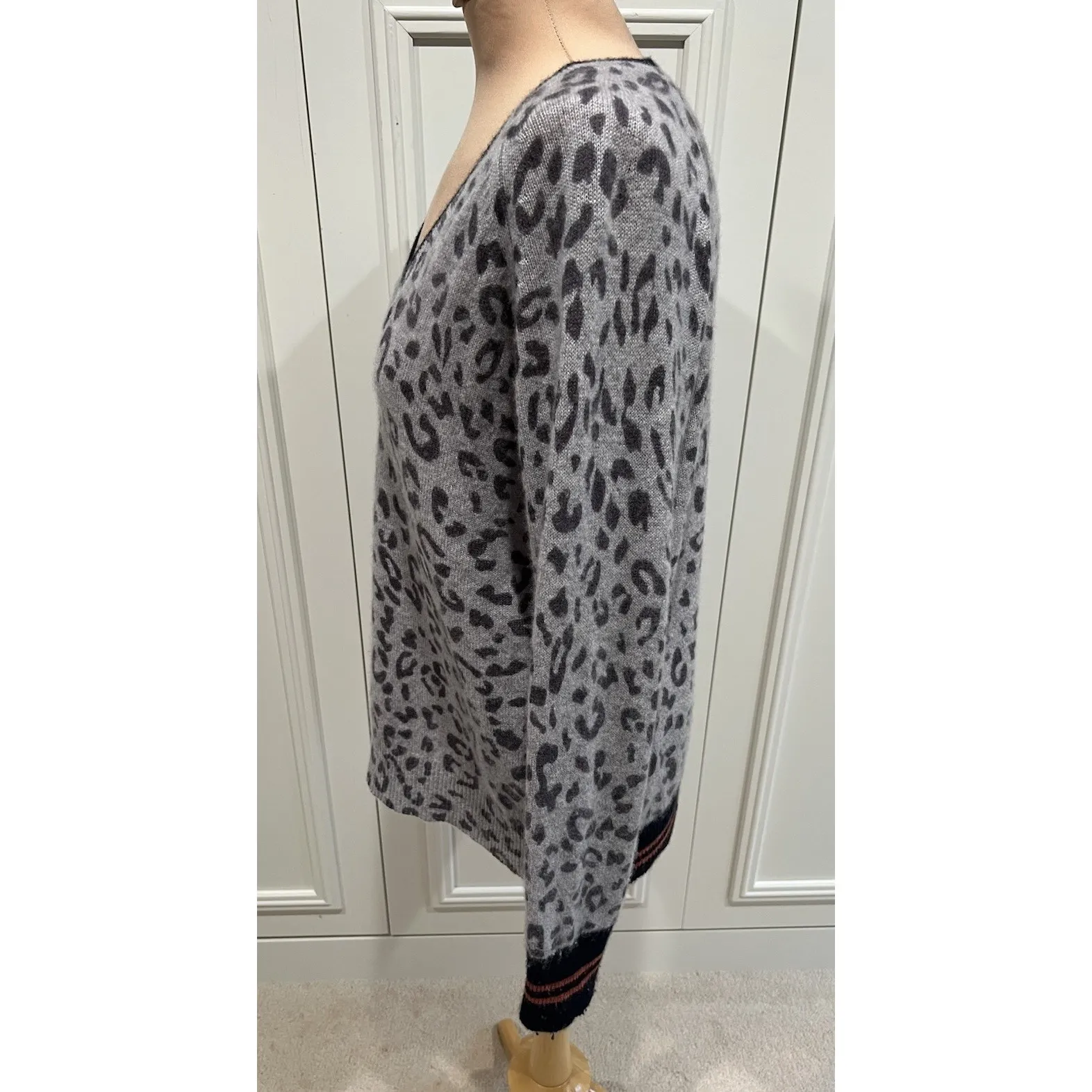 360 Cashmere Leopard Animal Print Pullover Sweater V Neck Cozy Soft READ - Image 4