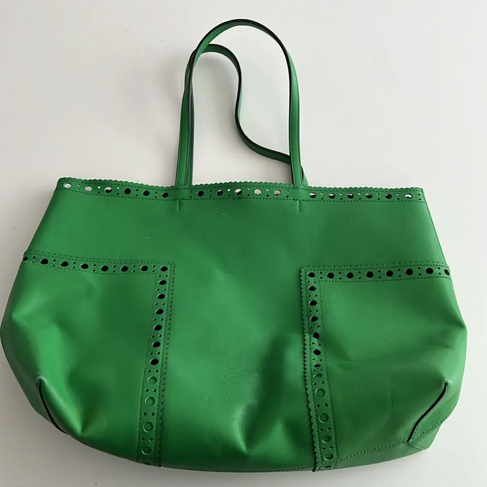 Block T Green Tote - Image 8
