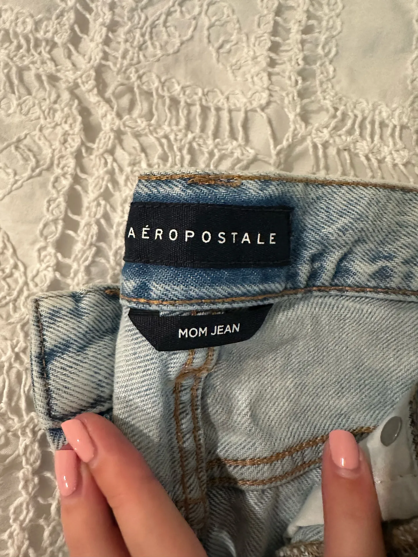 Distress Mom Jeans Areopostale  - Image 2
