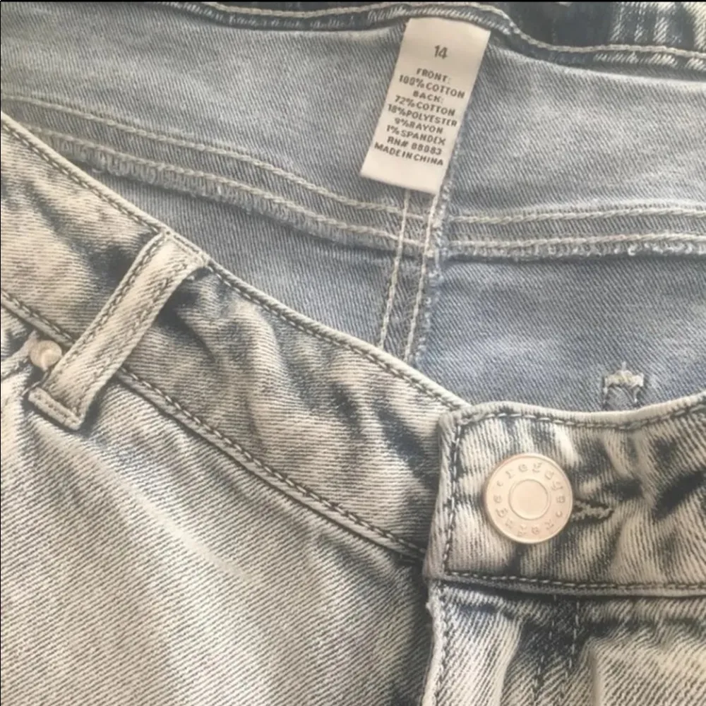 🆕 Refuge Cut Off Denim Shorts - Image 5