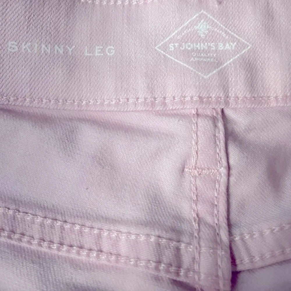 Woman’s St. John’s bay skinny leg pink jeans size 16 inseam approximately 24 in - Image 3