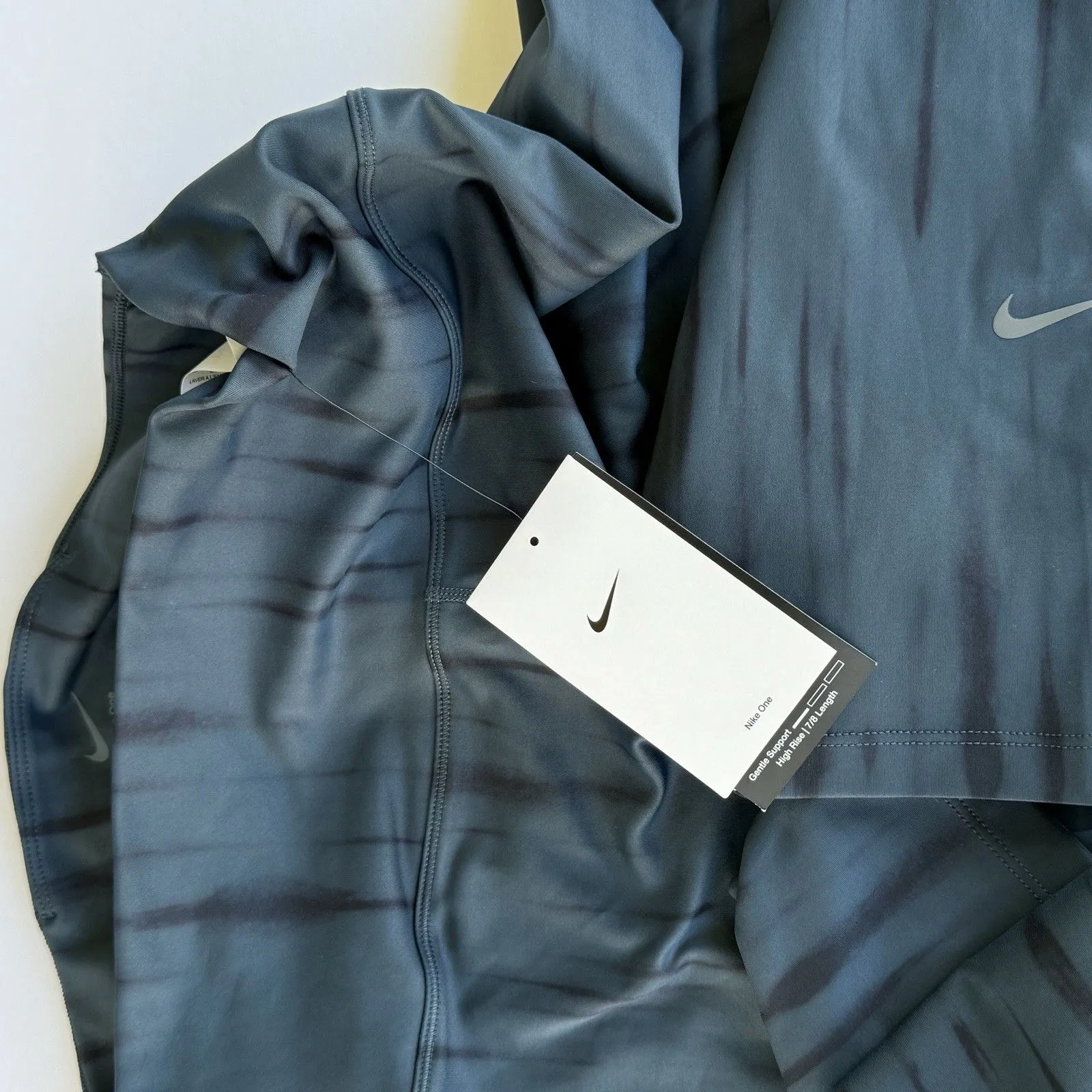 NWT Nike One Women's High-Waisted 7/8 Printed Leggings blue Black Size XL - Image 4