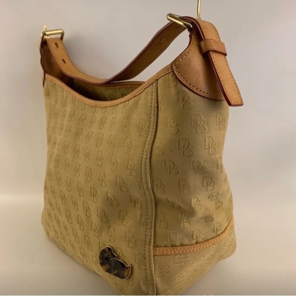 Dooney & Bourke tan and brown canvas signature hobo Shoulder Bag Vintage Y2K - Image 3