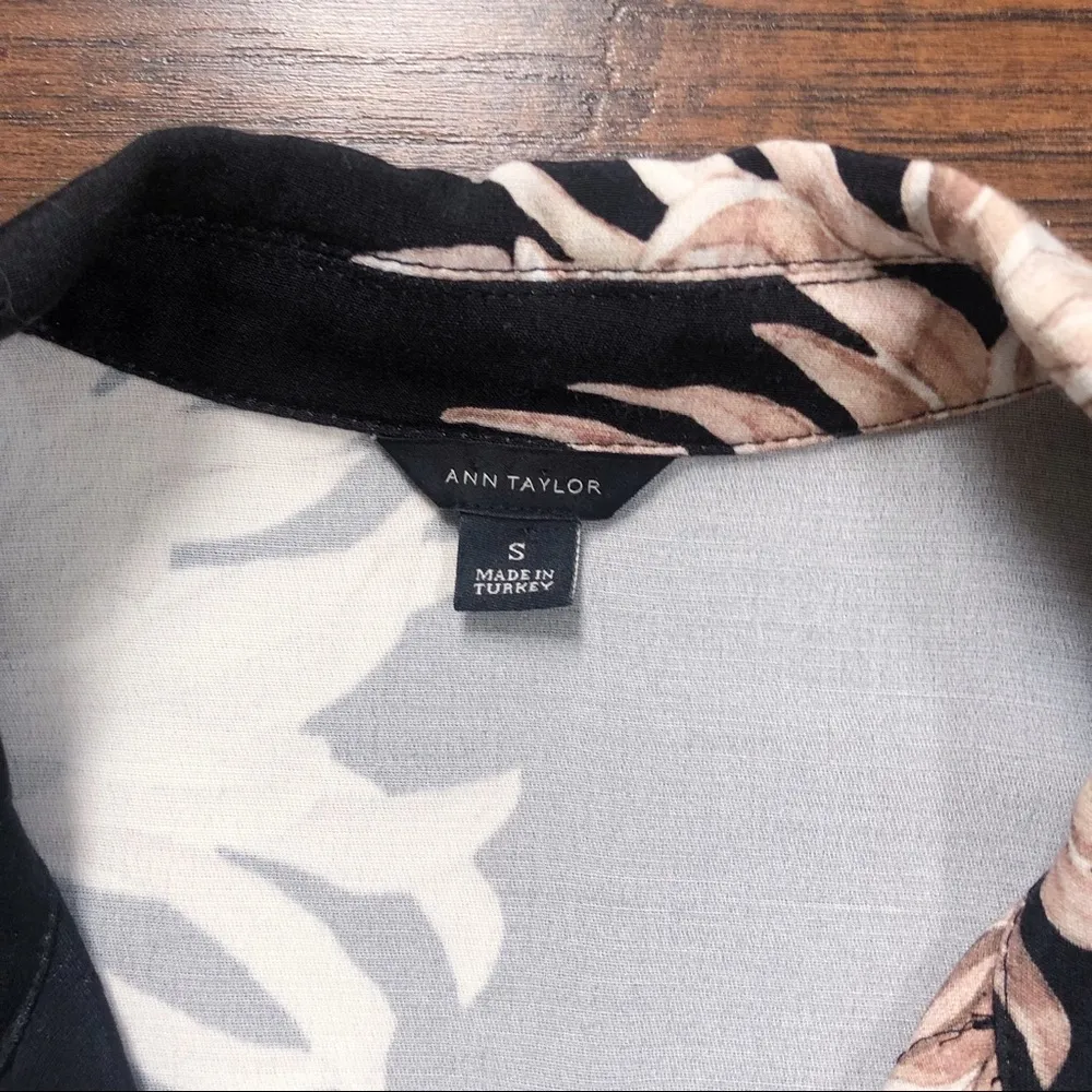 Ann Taylor • black chrysanthemum shirtdress floral popover shift dress summer - Image 7