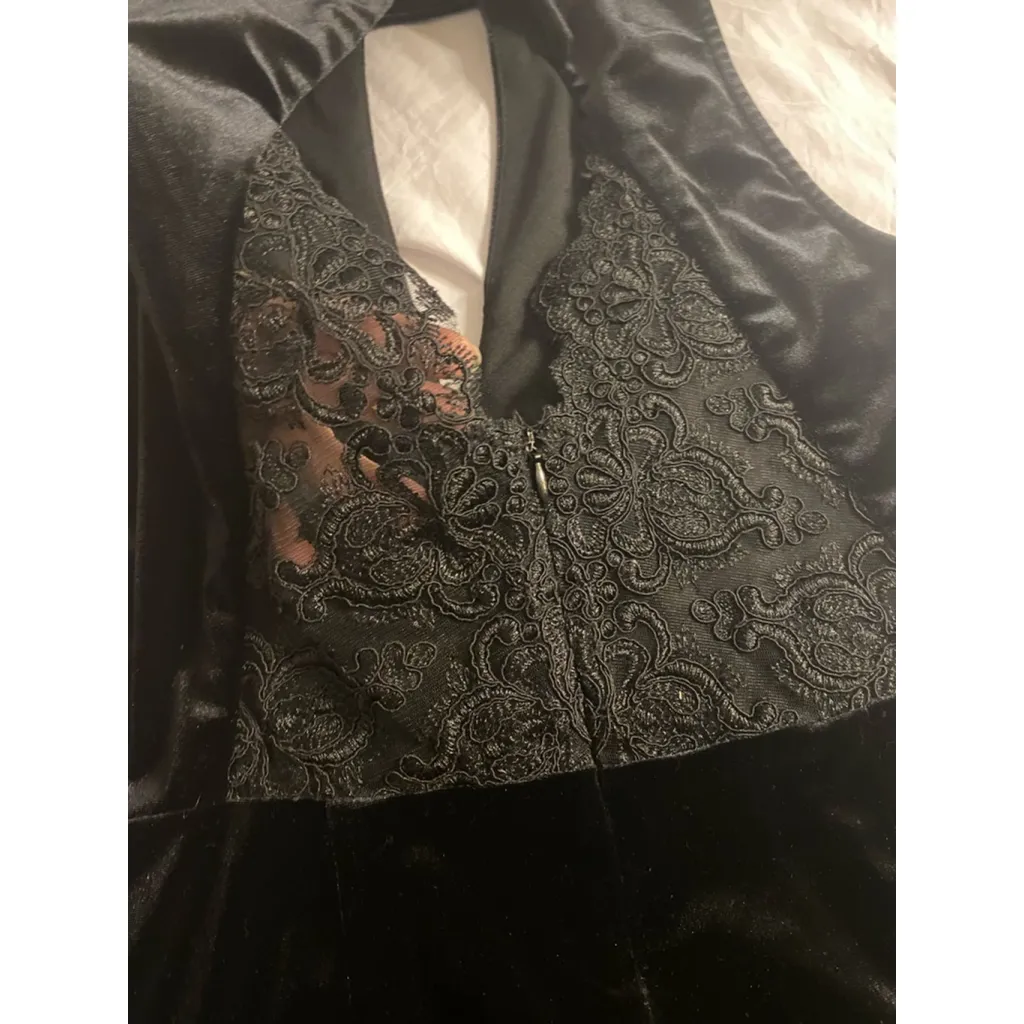 Gothic Dark Academia Velvet Lace Halter Romper Black Forever 21 Large - Image 3